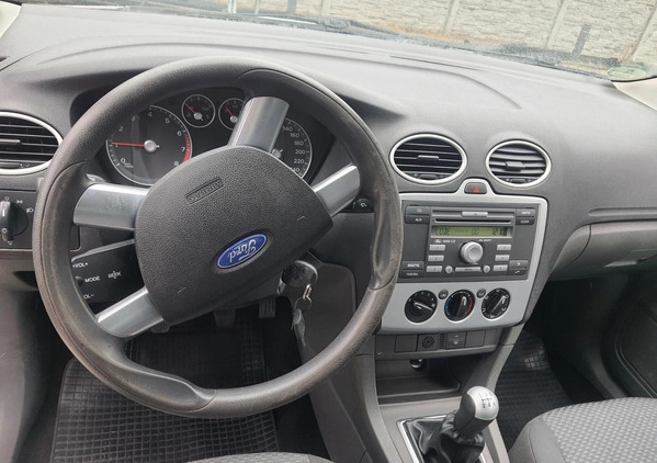 Ford Focus cena 6900 przebieg: 200000, rok produkcji 2006 z Ozorków małe 137